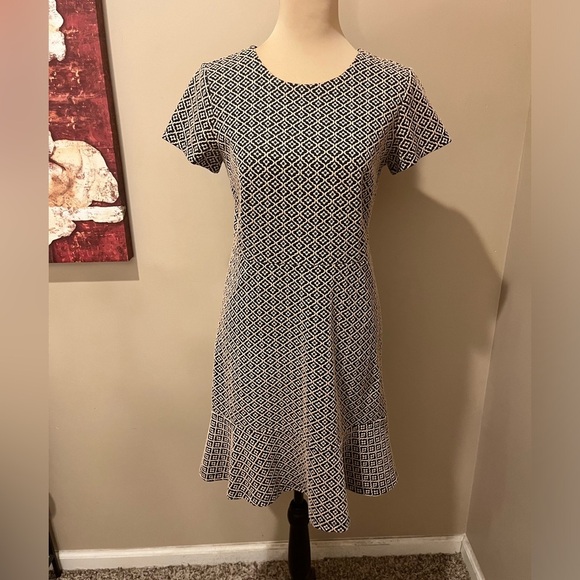 Tan & black pattern flounce hem dress, size 2 - Picture 3 of 7